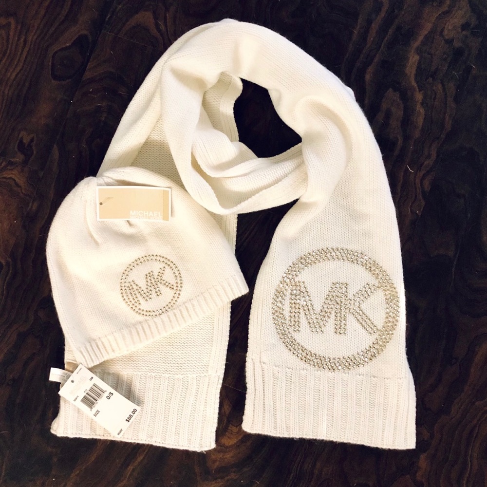 🆕 NWT Michael Kors' Logo Beanie & Scarf